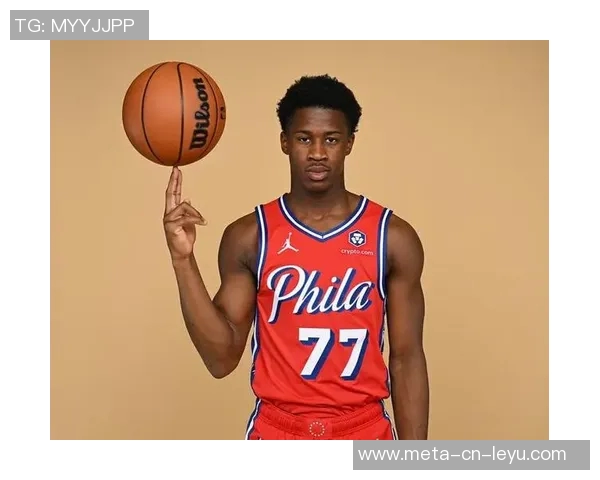 埃奇库姆费城主场首秀表现惊艳球迷热烈掌声致敬